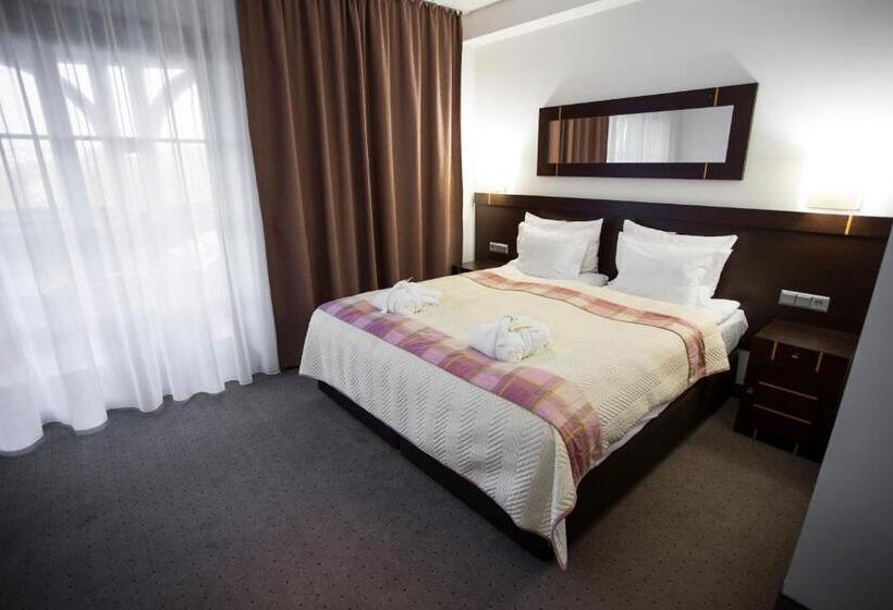 Suite with lake view, Stary Tartak