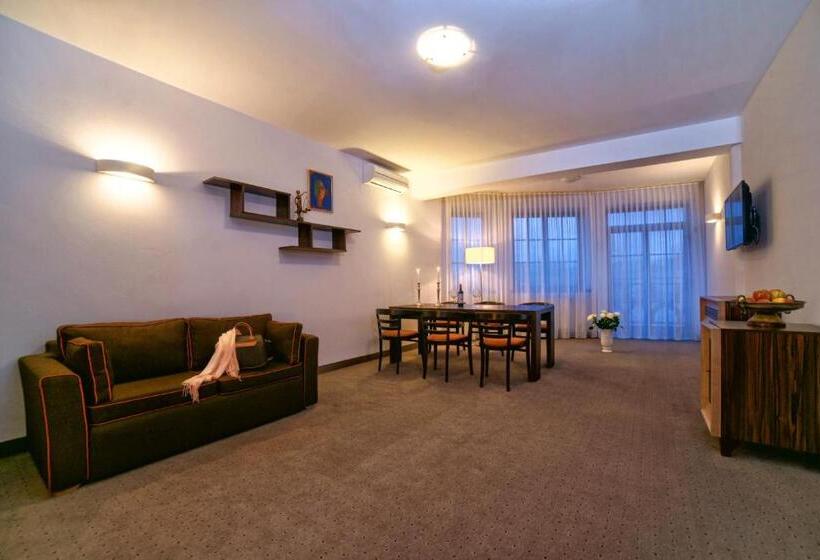 Suite with lake view, Stary Tartak