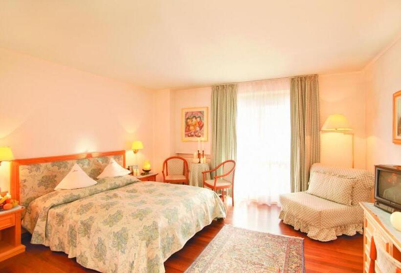 غرفة ديلوكس, Tschurtschenthaler