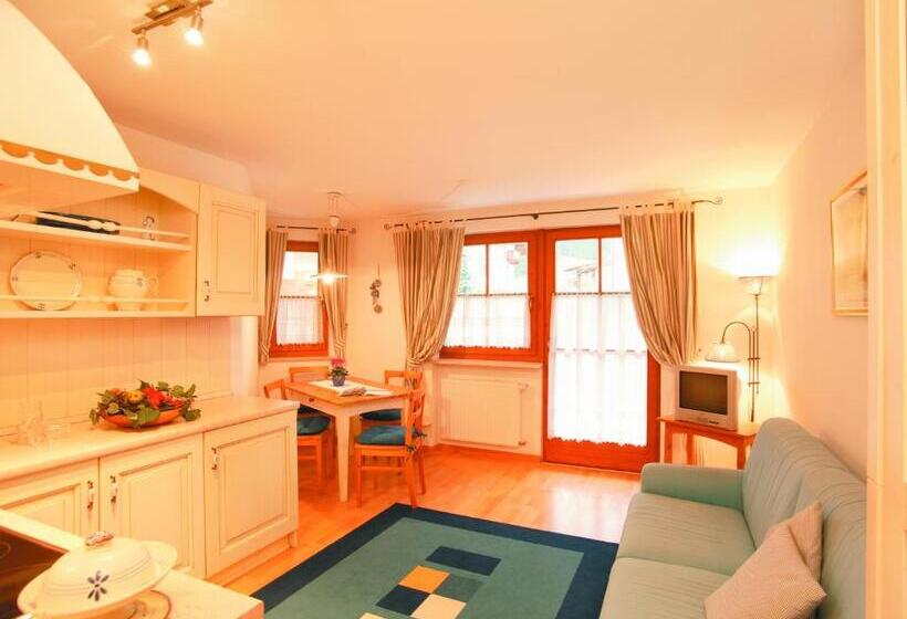 غرفة ديلوكس, Tschurtschenthaler