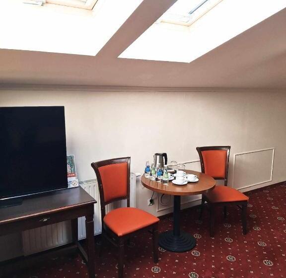 اتاق لوکس خانوادگی, Royal Hotel Modlin