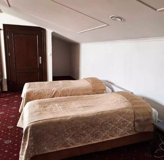 اتاق لوکس خانوادگی, Royal Hotel Modlin