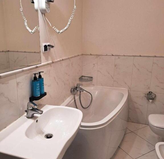 اتاق سوپریور با تخت بزرگ, Royal Hotel Modlin