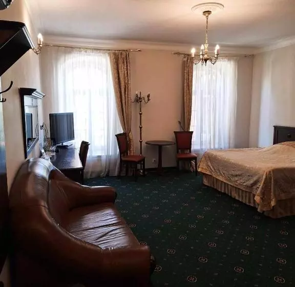 اتاق سوپریور با تخت بزرگ, Royal Hotel Modlin