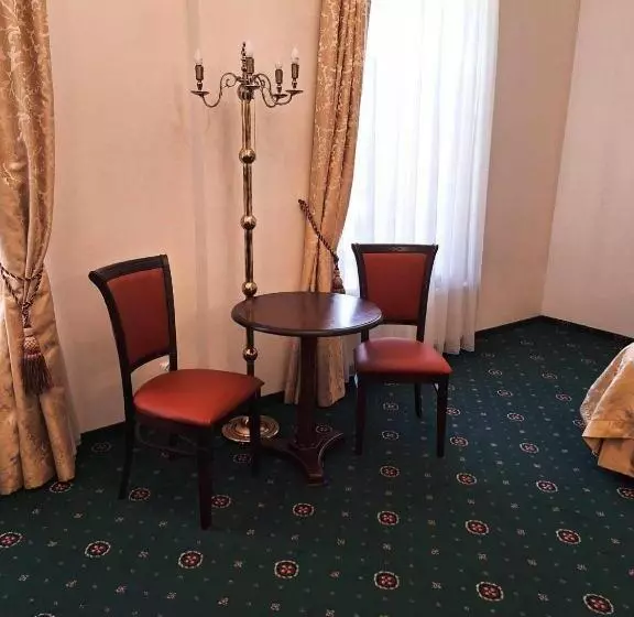 اتاق سوپریور با تخت بزرگ, Royal Hotel Modlin