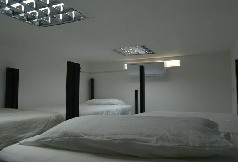 Кровать в Общей Комнате, Akualink Hostel