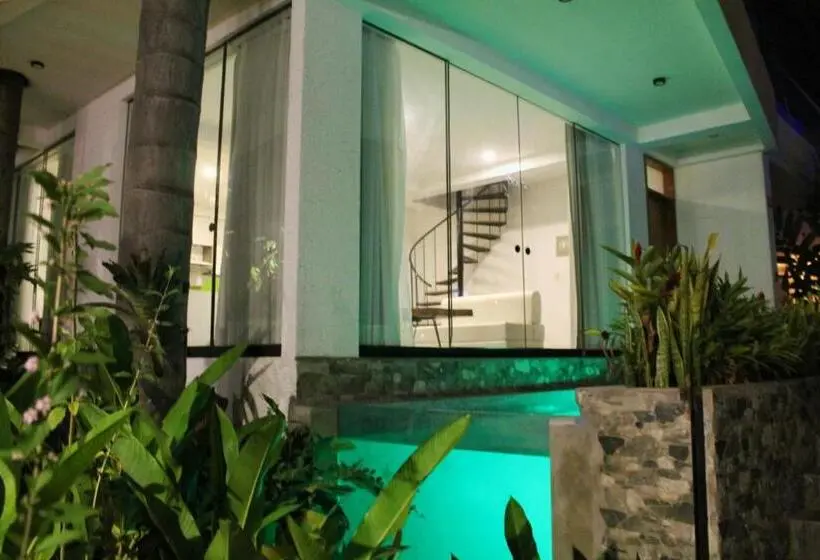 Suite with lake view, Las Hamacas