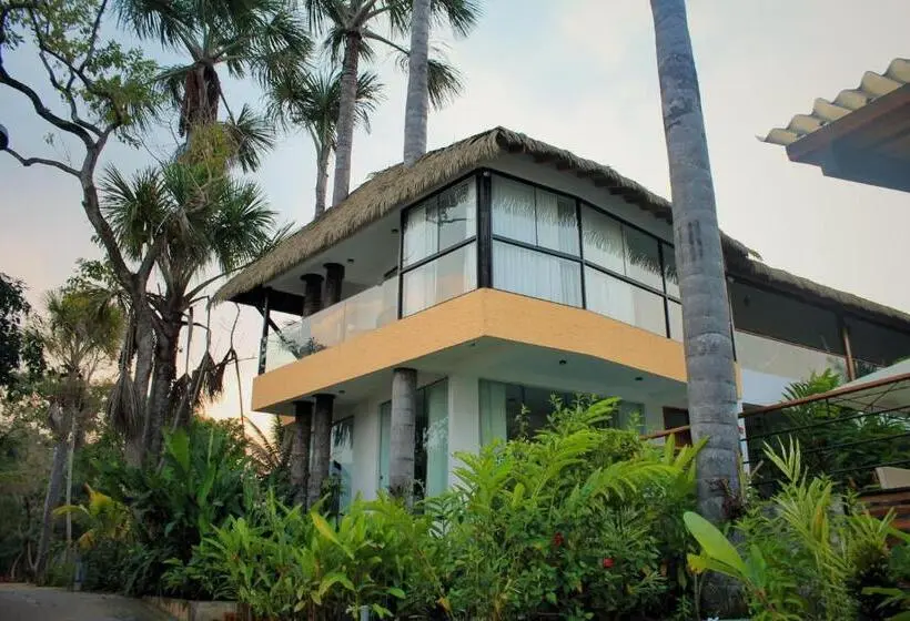 Suite with lake view, Las Hamacas