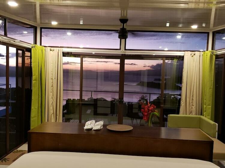 بانگلوی لوکس, Laguna Arenal