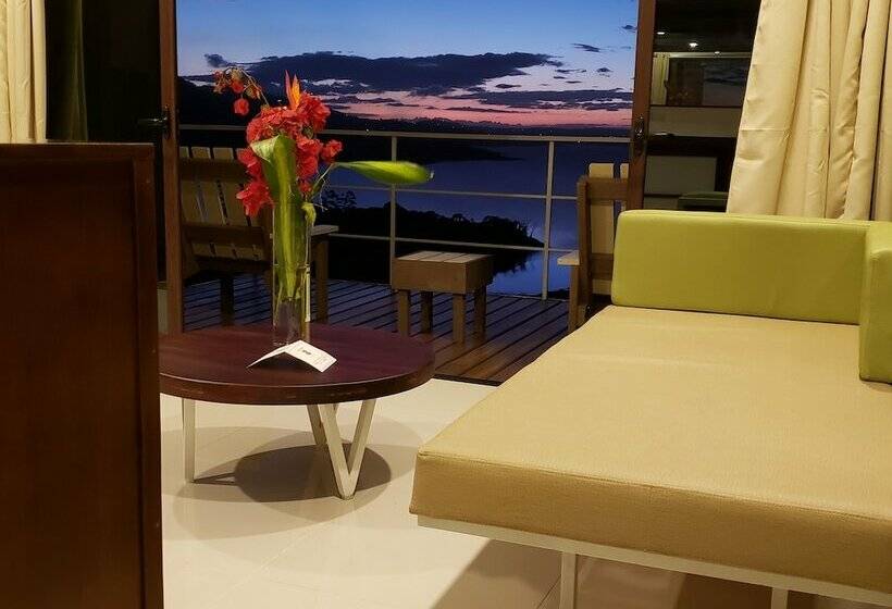 بانگلوی لوکس, Laguna Arenal