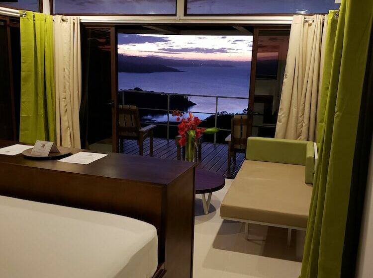 بانگلوی لوکس, Laguna Arenal