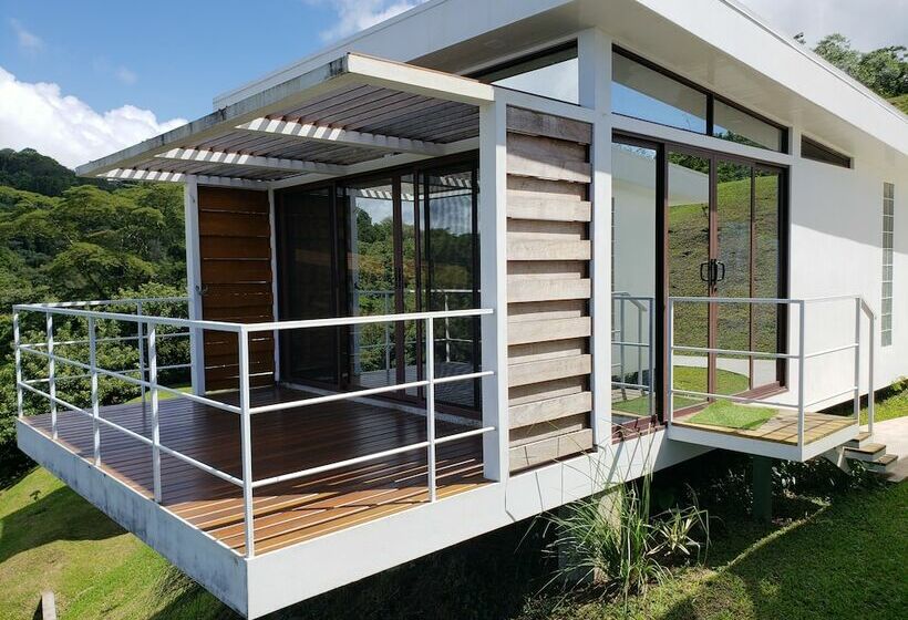 بانگلوی لوکس, Laguna Arenal