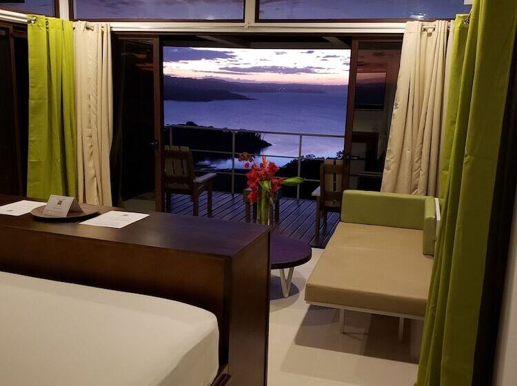 بانگلوی لوکس, Laguna Arenal