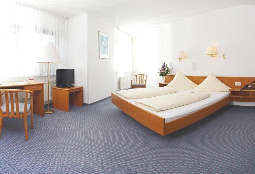 Четырехместный Номер Стандарт, City Hotel Mark Michelstadt
