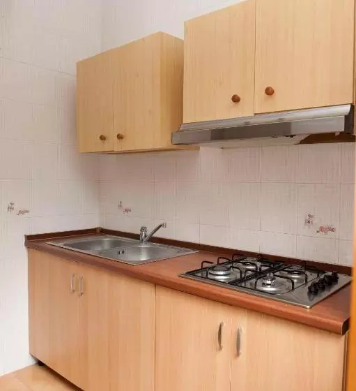 ２ベッドルームハウス, Elena Residence