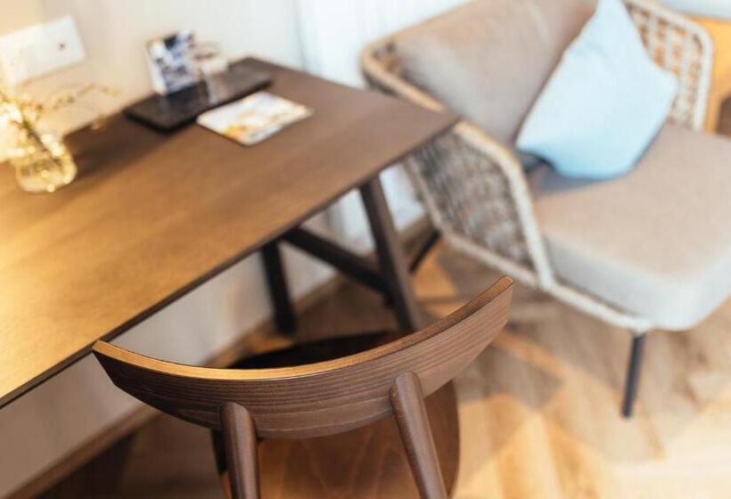 标准单人间, Hilburger