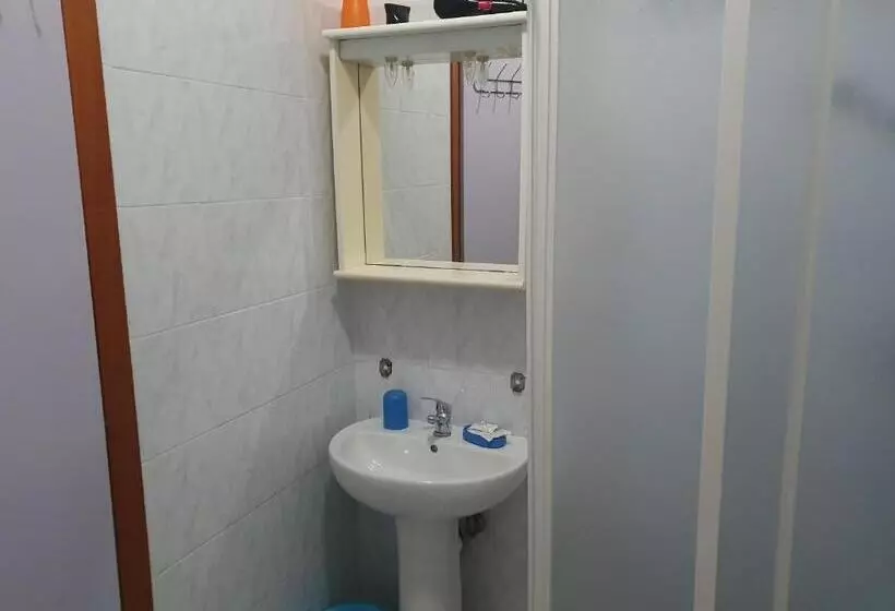 اتاق اکونومی, Locanda Dalla Compagnia
