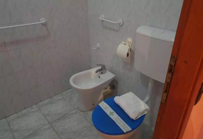 اتاق اکونومی, Locanda Dalla Compagnia