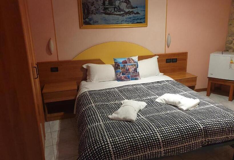 اتاق اکونومی, Locanda Dalla Compagnia