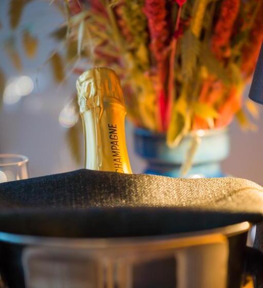 اتاق لوکس, Neuvice