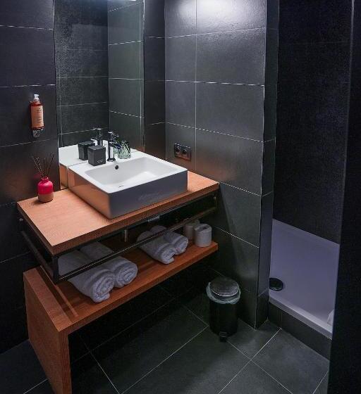 اتاق خانوادگی, Neuvice