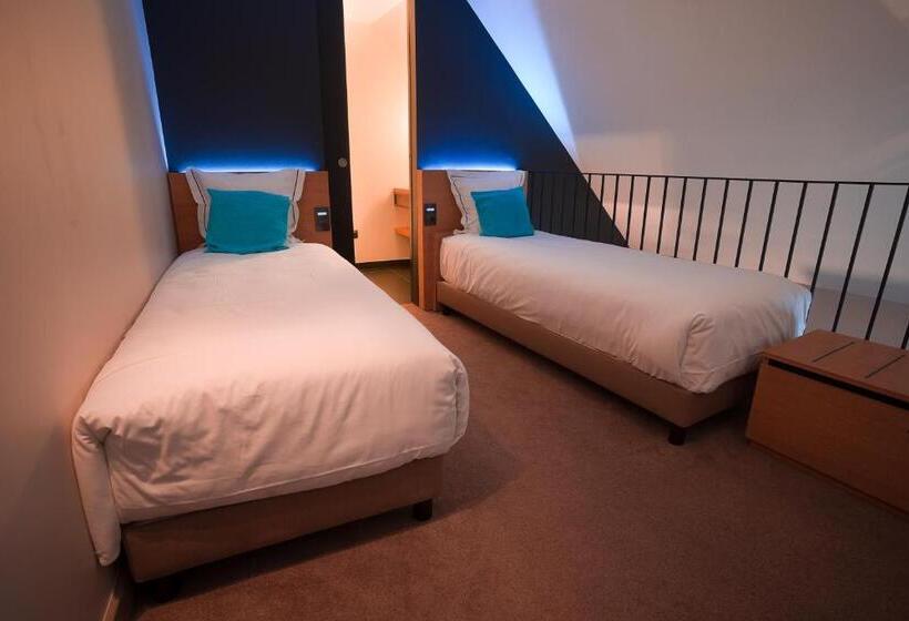 اتاق خانوادگی, Neuvice