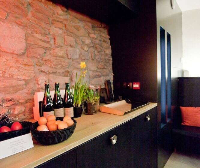 اتاق لوکس, Neuvice