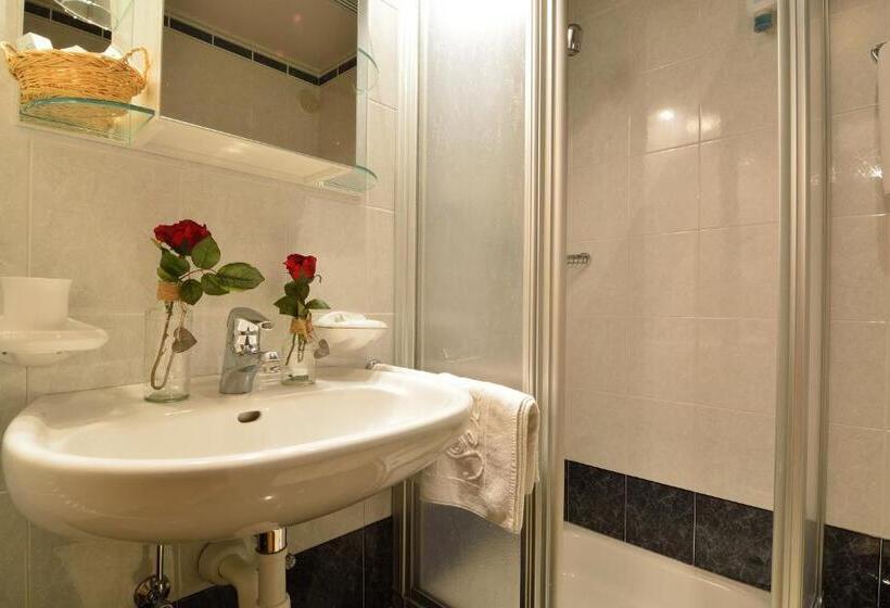 Семейный Номер, Serena