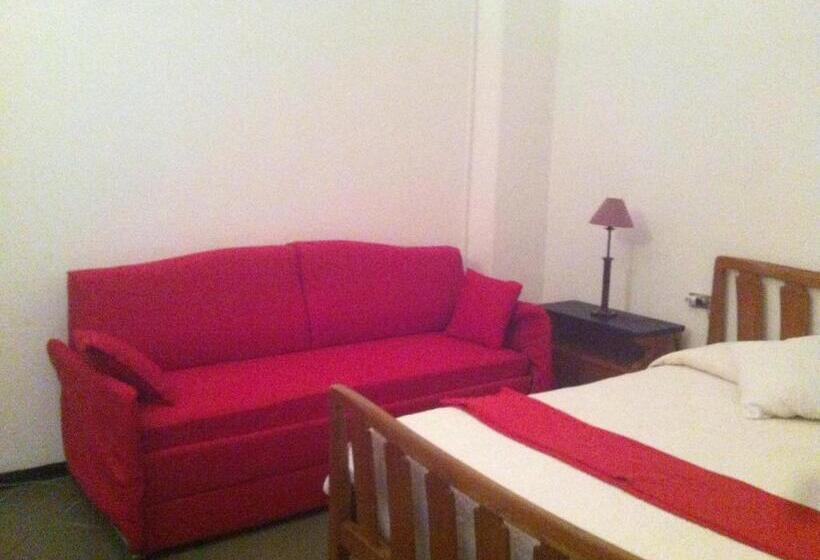 חדר סטנדרט לארבעה, Pensione Moderna