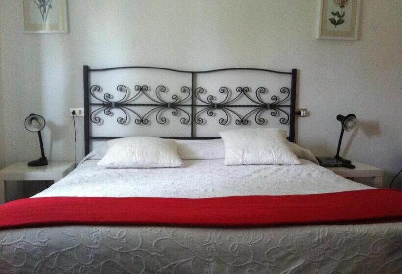 חדר סטנדרט לשלושה, Pensione Moderna