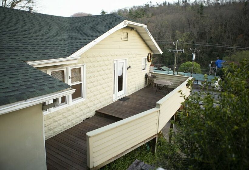 Семейные Апартаменты, Chimney Rock Inn
