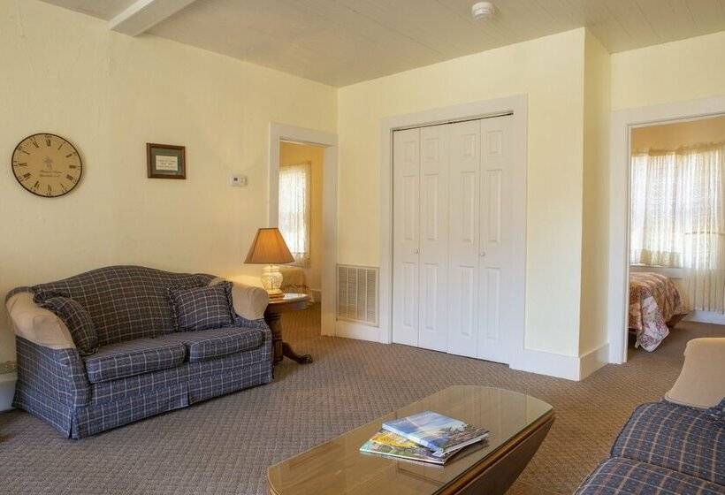 דירת משפחה, Chimney Rock Inn