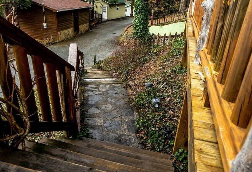 בקתת חדר, Chimney Rock Inn