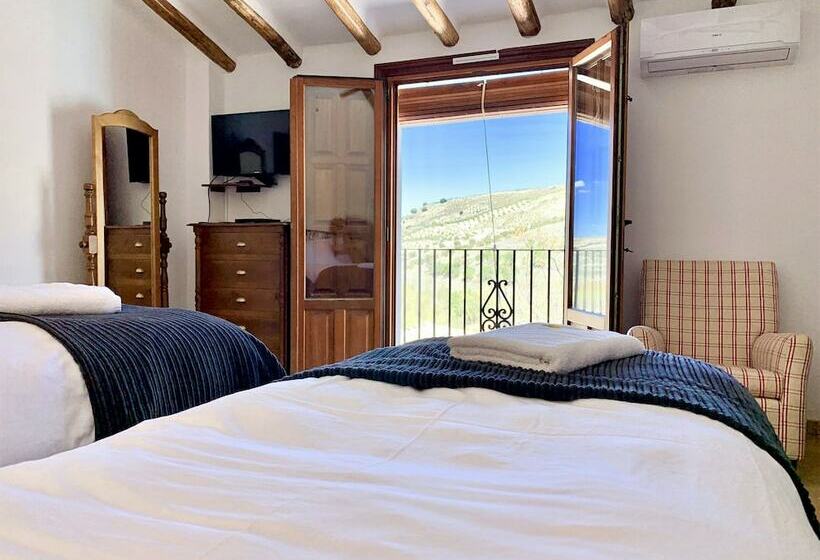 컴포트 룸, El Amparo