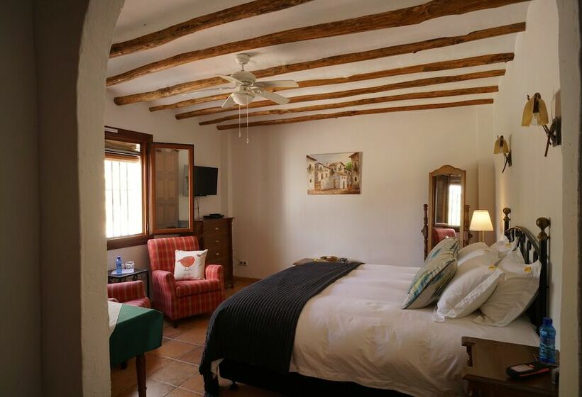 컴포트 룸, El Amparo