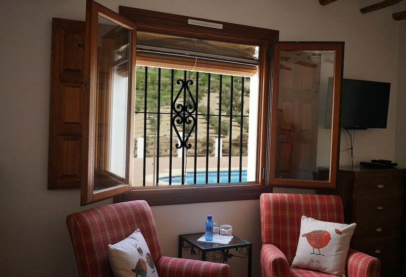 컴포트 룸, El Amparo