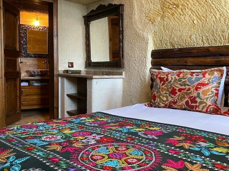 סוויטה משפחתית, Canela Cave