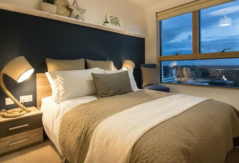 2침실 펜트하우스 아파트, The Penthouse At Hewitt