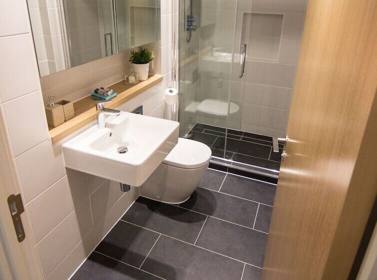 2침실 펜트하우스 아파트, The Penthouse At Hewitt