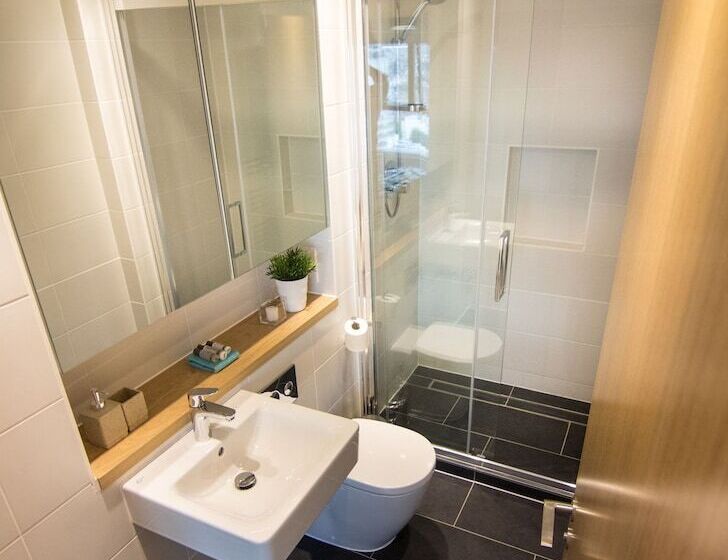 2침실 펜트하우스 아파트, The Penthouse At Hewitt