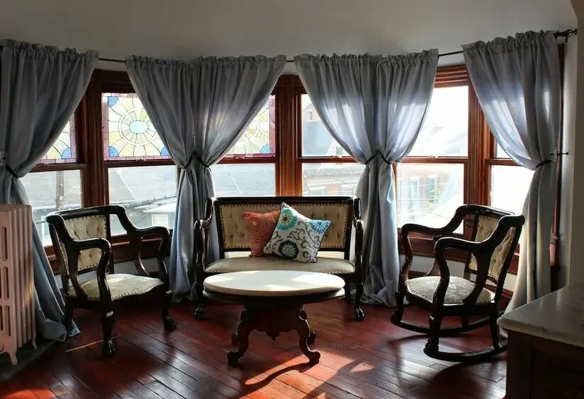 シティビュースイート, The Gage Mansion B&b