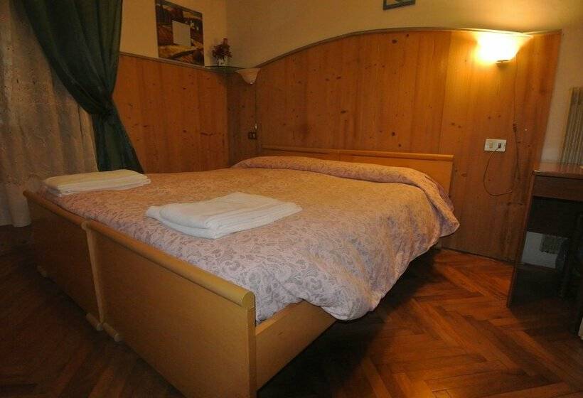 غرفة قياسية ثلاثية, Brustolon