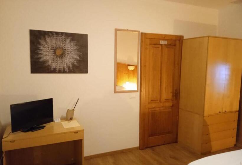 غرفة قياسية رباعية, Brustolon