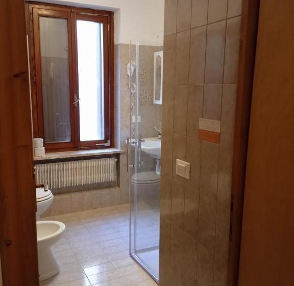 غرفة قياسية ثلاثية, Brustolon