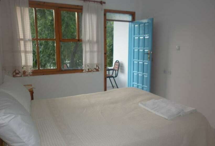 Pokój Standard Trzyosobowy, Myra