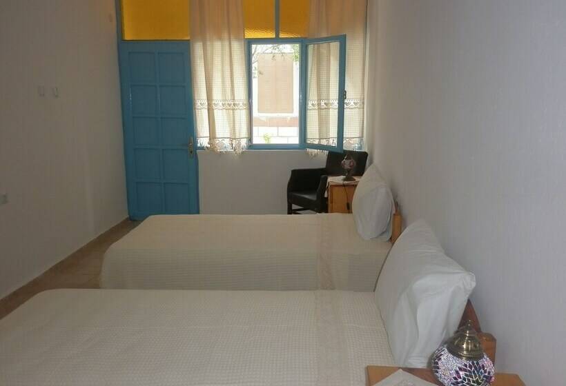 Pokój Standard Trzyosobowy, Myra