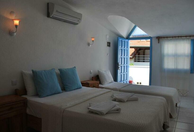 Pokój Standard Trzyosobowy, Myra