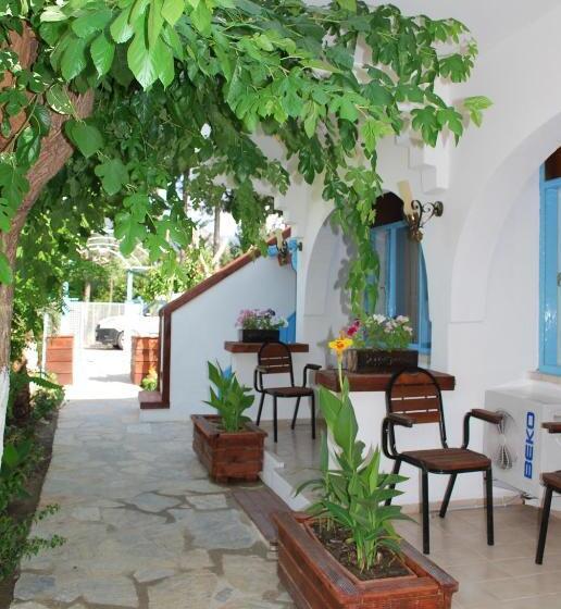 Pokój Standard Trzyosobowy, Myra