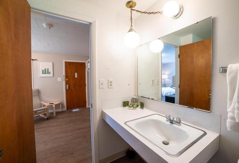 スタンダードルーム, Star Gate Motel