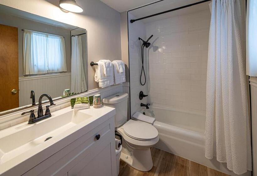 デラックスの4人部屋, Star Gate Motel